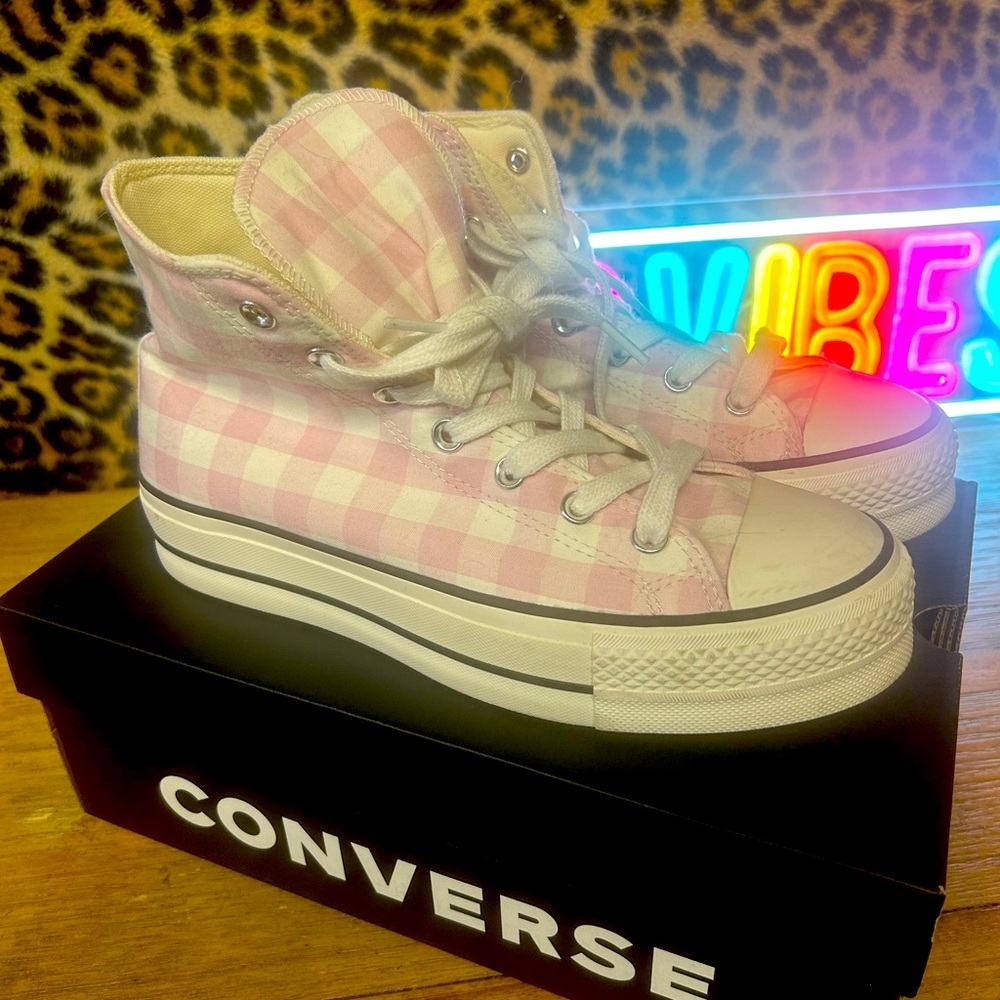 Pink Converse 💓 - Picture 3 of 3